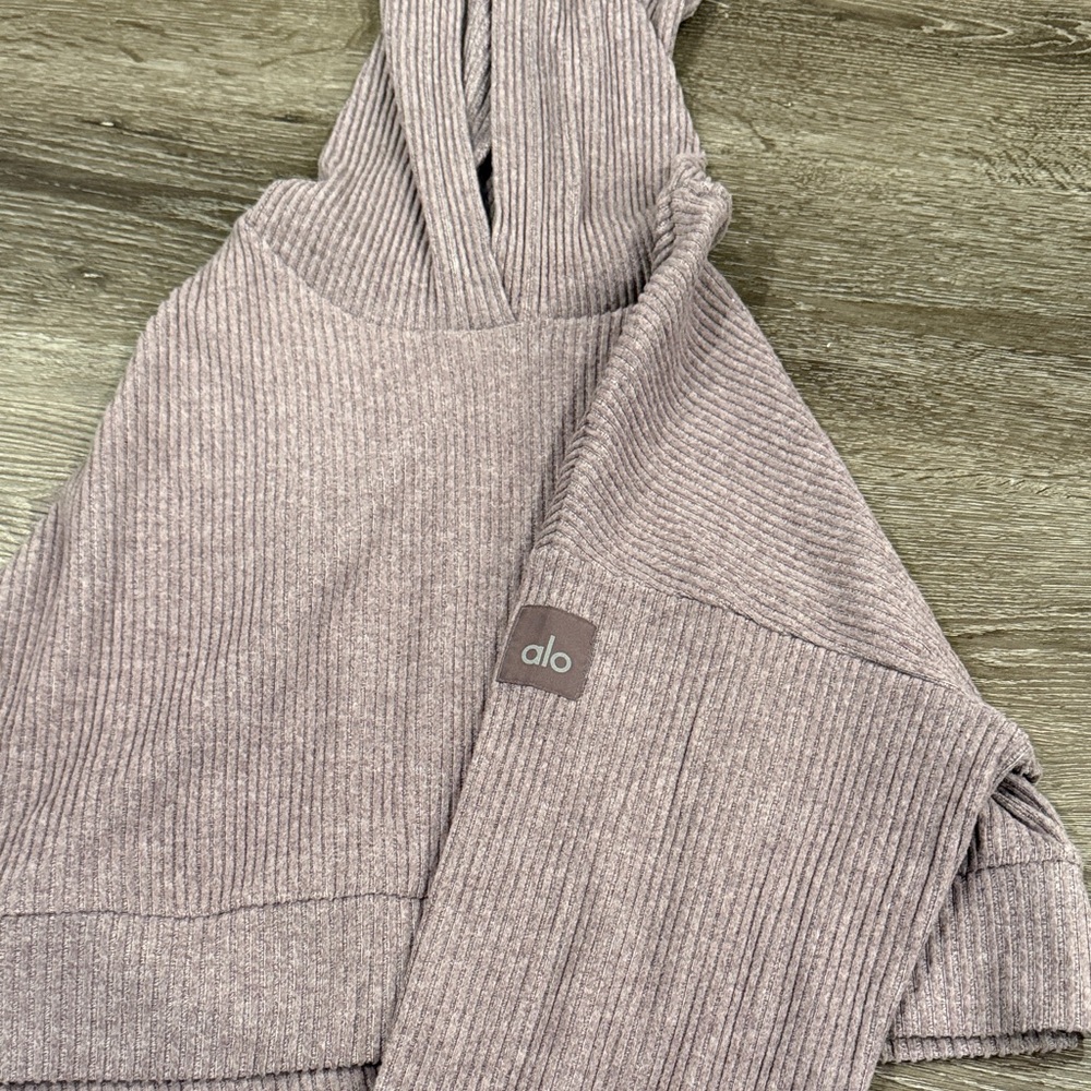 Alo MUSE Cropped Ribbed Knit Sweater in Raisin